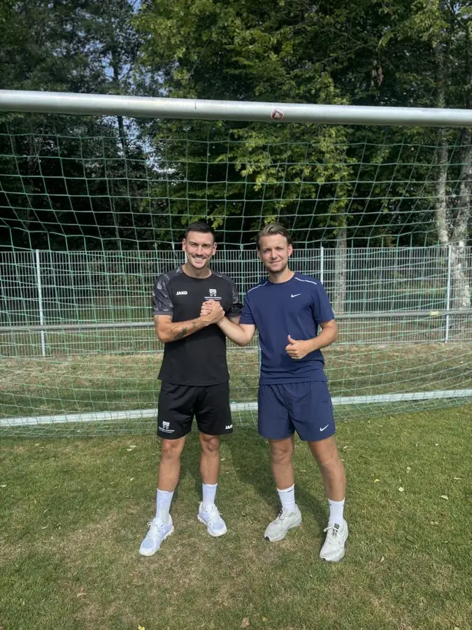 Nico Hochholzer und Ramon Castellucci vor dem Tor
